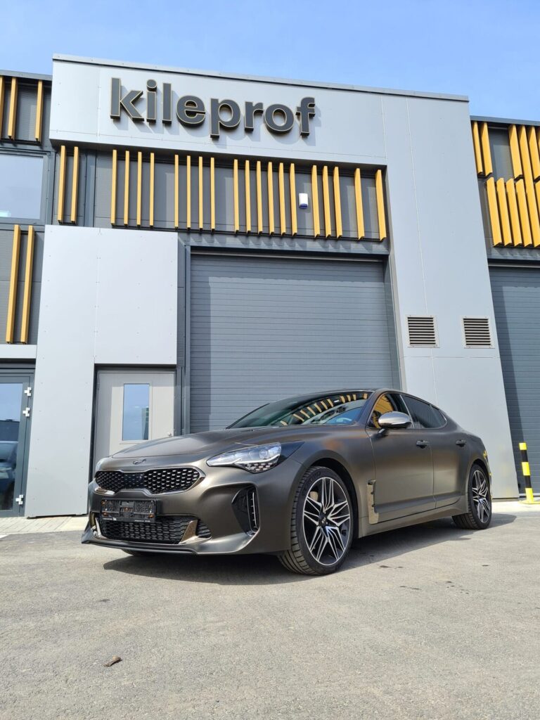 Kia Stinger täiskere kiletamine 3M 2080 Gold Dust Black vinüülkilega Kileprof